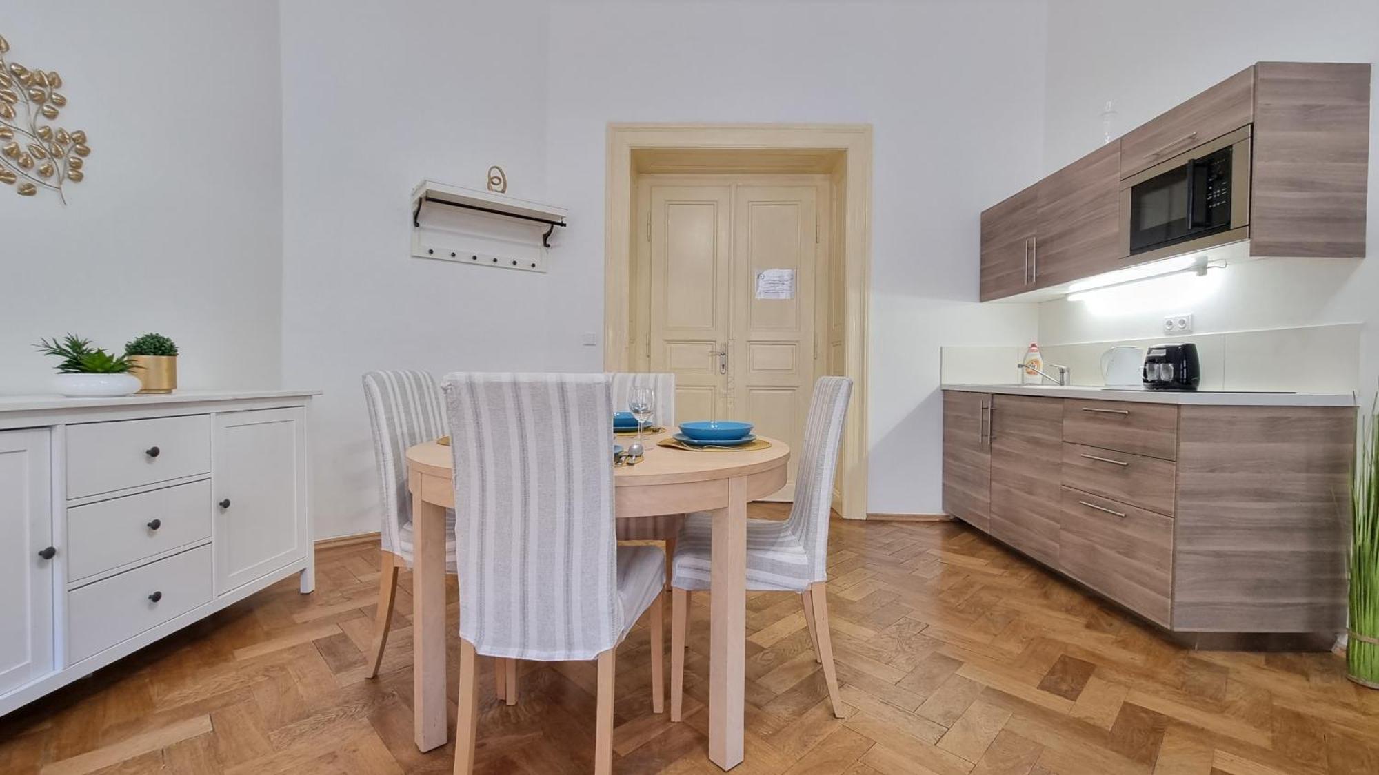 Finnem Rentals Tyrsova Praga Exterior foto